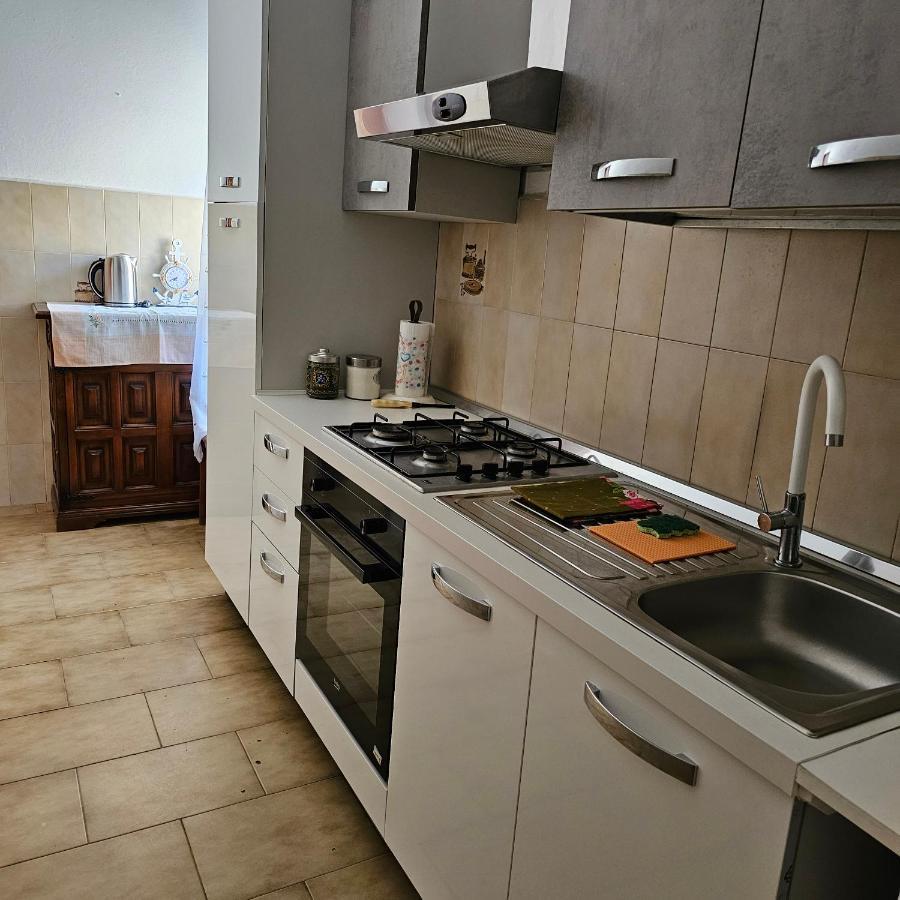 Appartamento A Telti Con Giardino Privato E Posto Auto מראה חיצוני תמונה